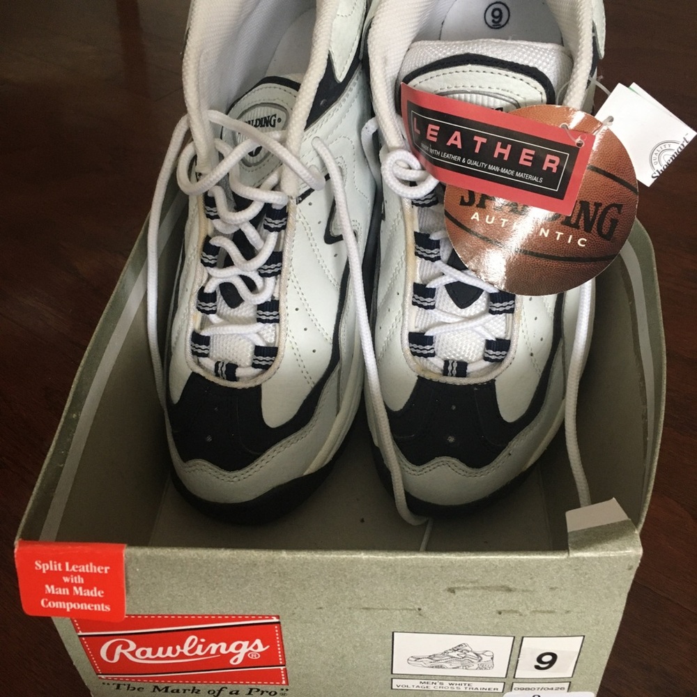 Men’s size 9 white tennis shoe new open box/tags
